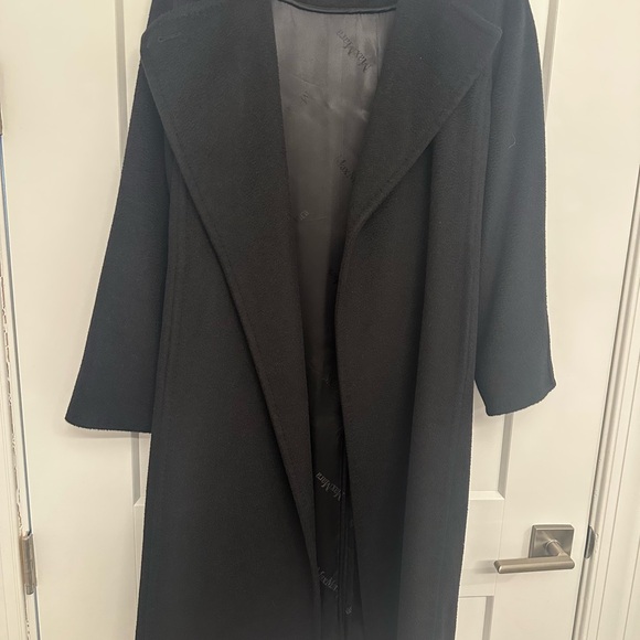 MaxMara Classic Manuela Black Coat - Picture 5 of 8